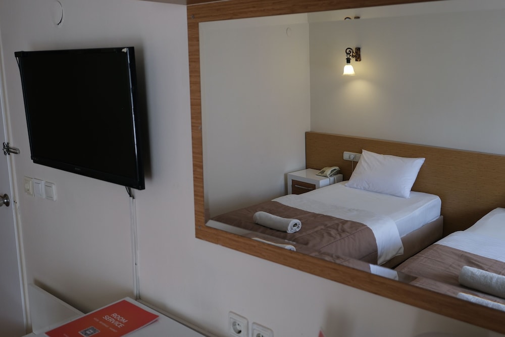 Üstün Otel Alsancak 14/48
