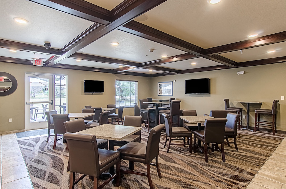 Cobblestone Inn & Suites - Guernsey 40/57