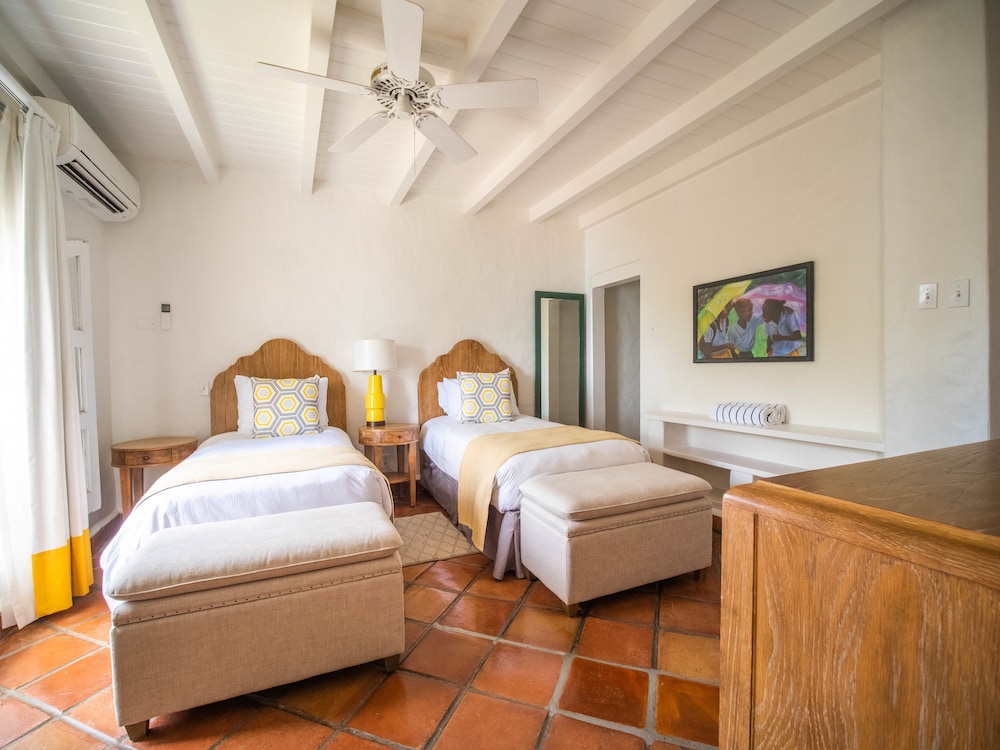 2 Bedrooms, Hilltop, Villa, 1 King and 1 Single Beds, Private Pool