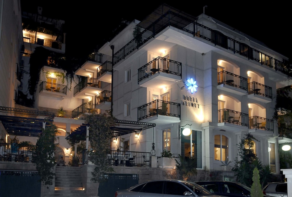 Hotel Azimut 1/50