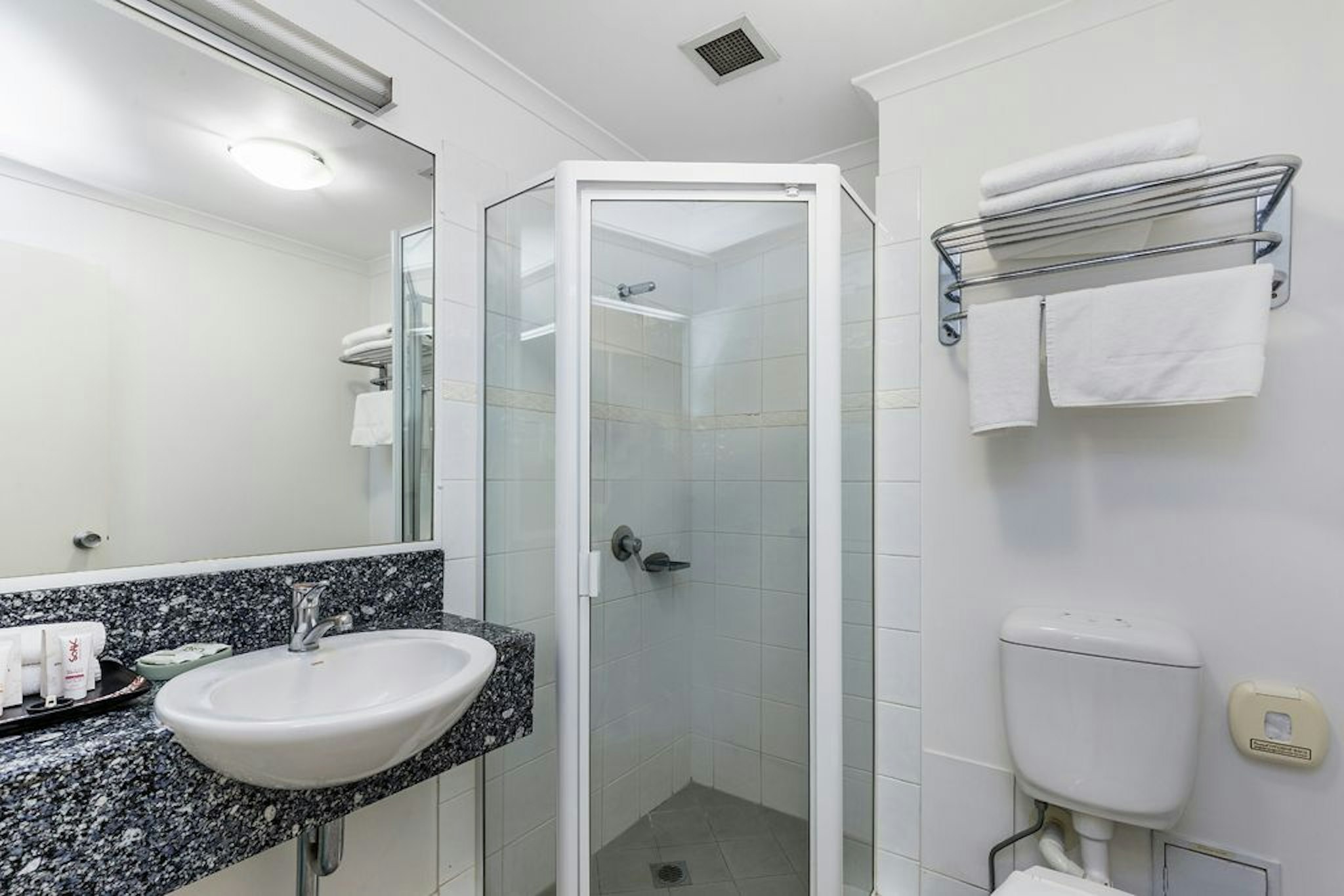 THE WELLINGTON APARTMENT HOTEL 47/48