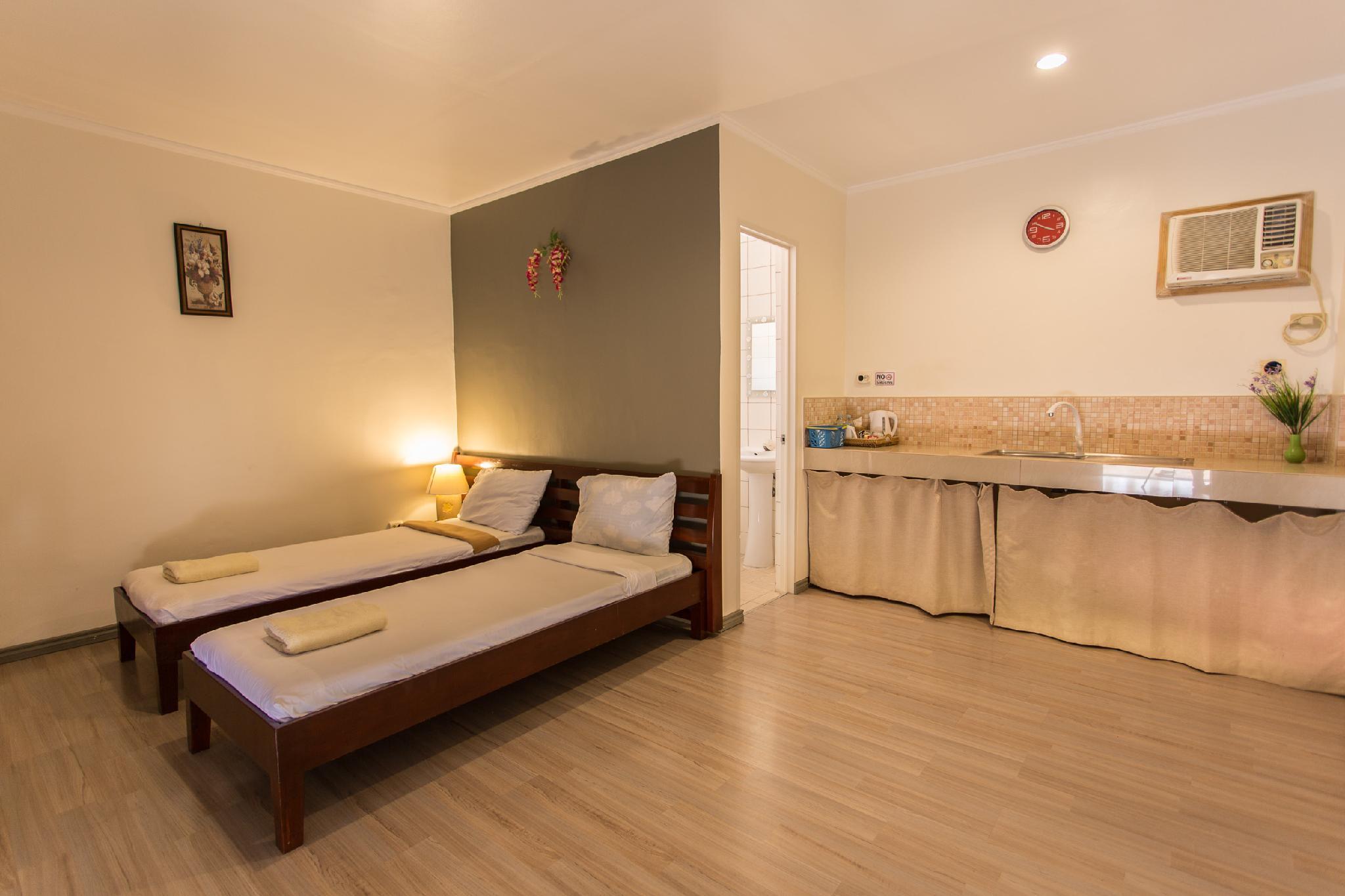 غرفة قياسية في الملحق