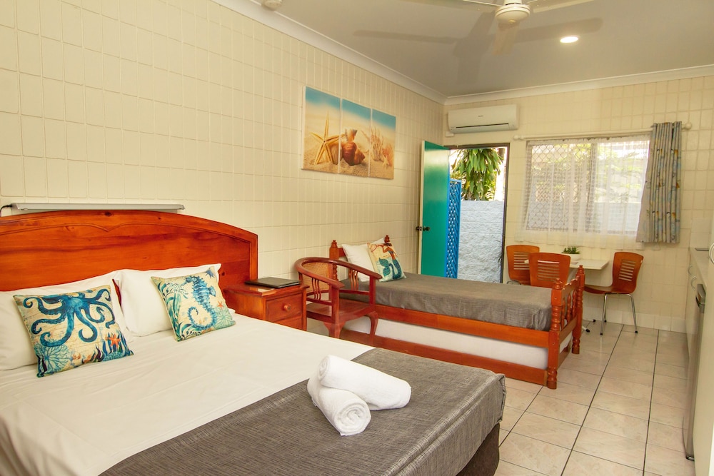 Tropical Palms Inn Resort 35/51