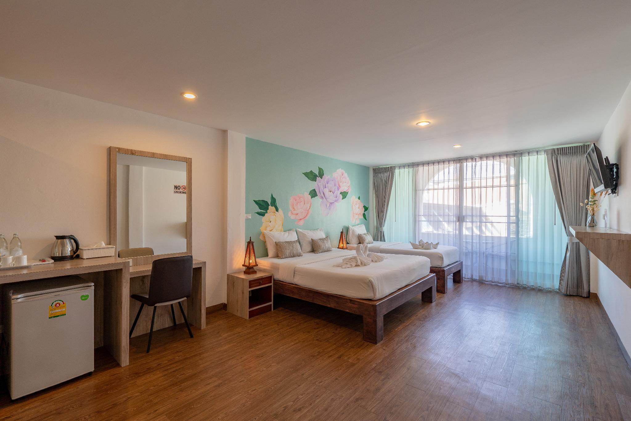 Deluxe, Triple, 1 Queen and 1 Single Bed