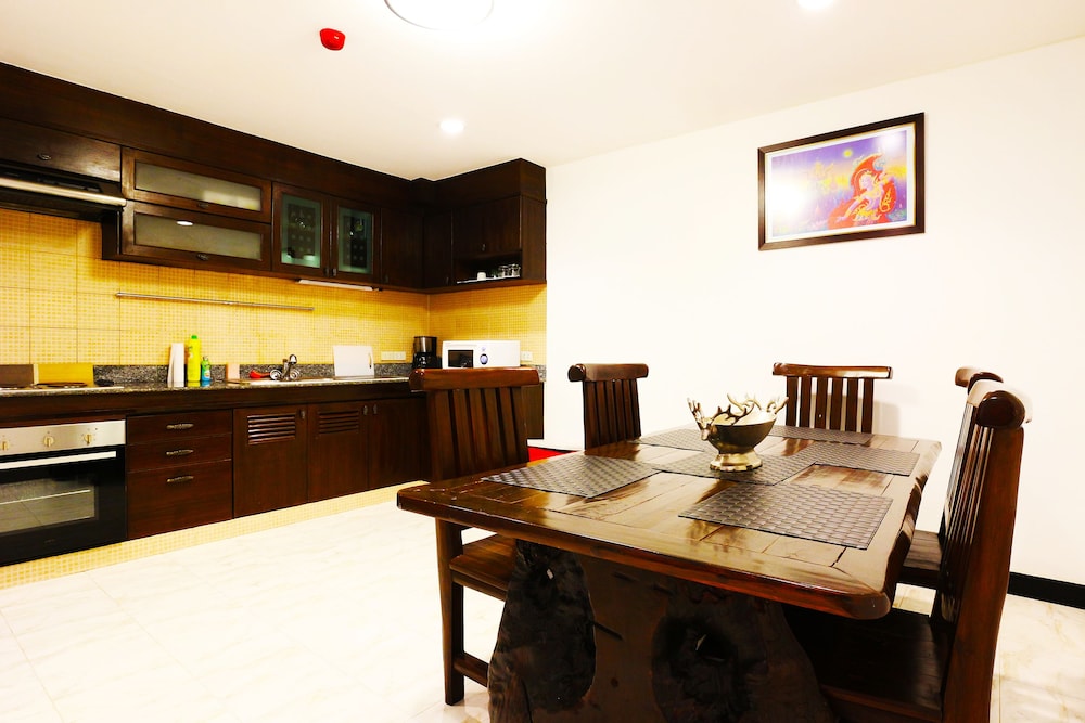 Serena Sathorn Suites 28/44