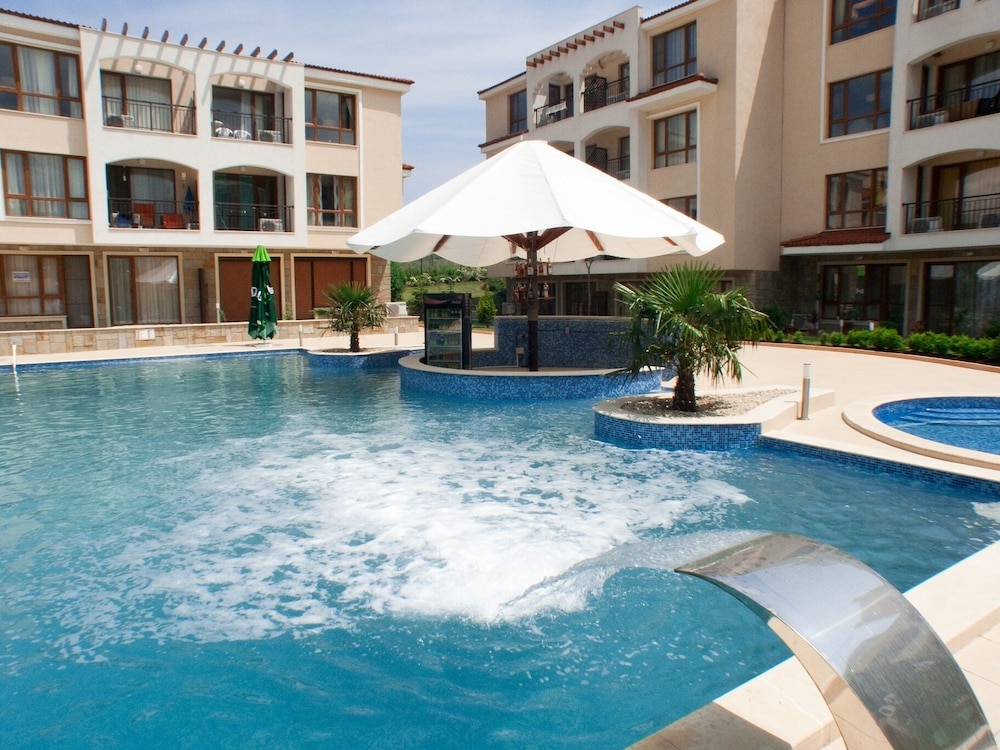 PARADISE BAY RESORT 79/80