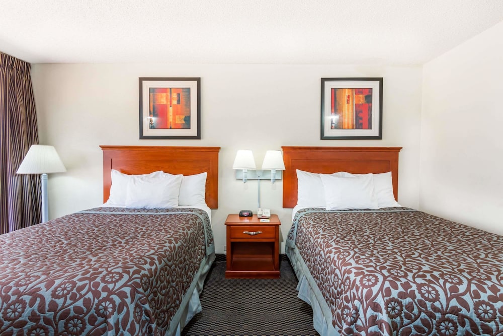 Days Inn By Wyndham Charlottesville/University Area 12/43