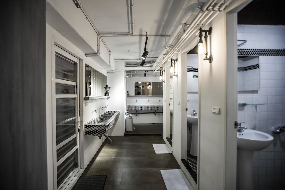 ROOM, SINGLE, DOUBLE BED, SHARED BATHROOM