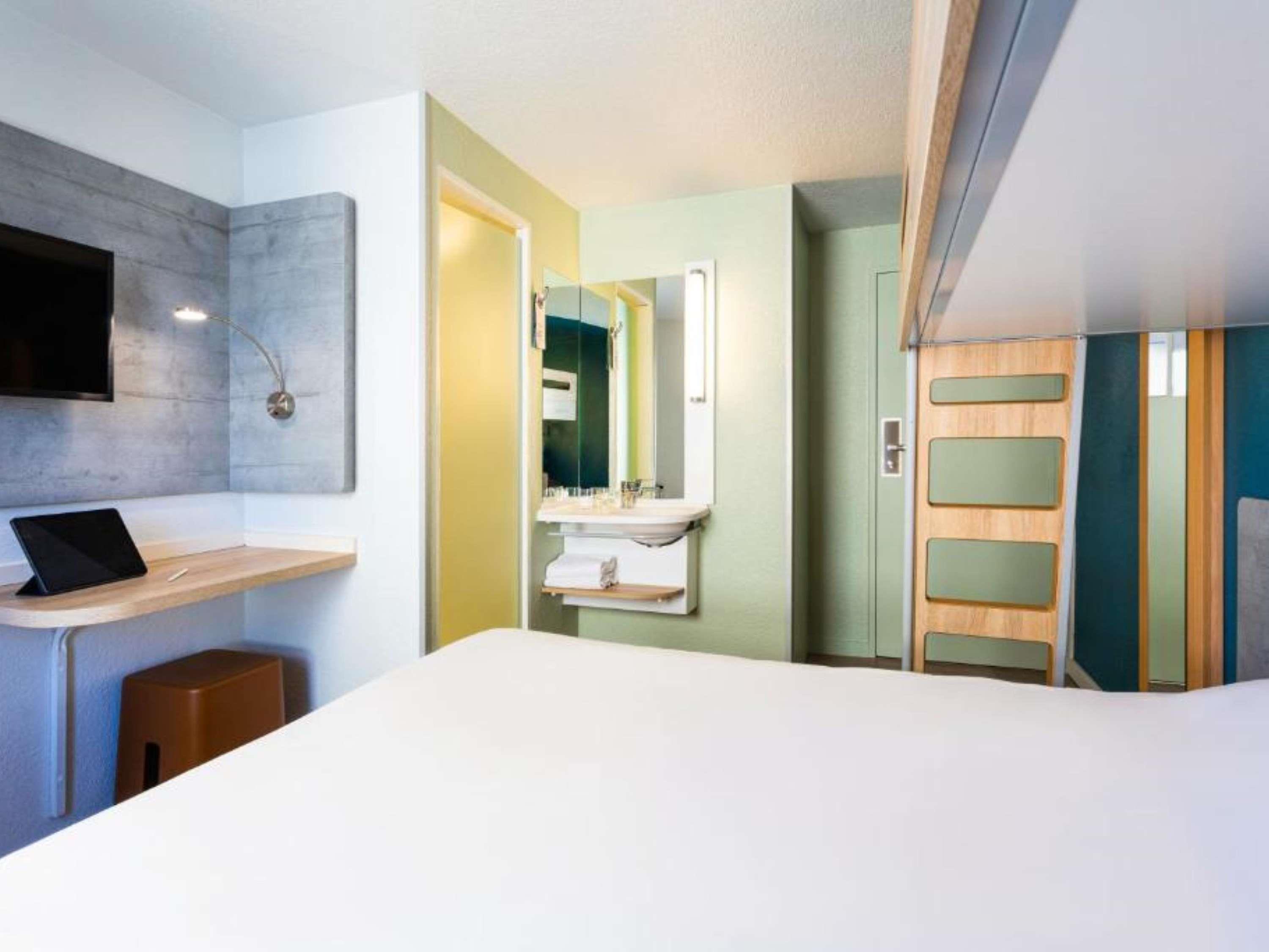 ROOM, TRIPLE, TWIN BEDS, BUNK BED