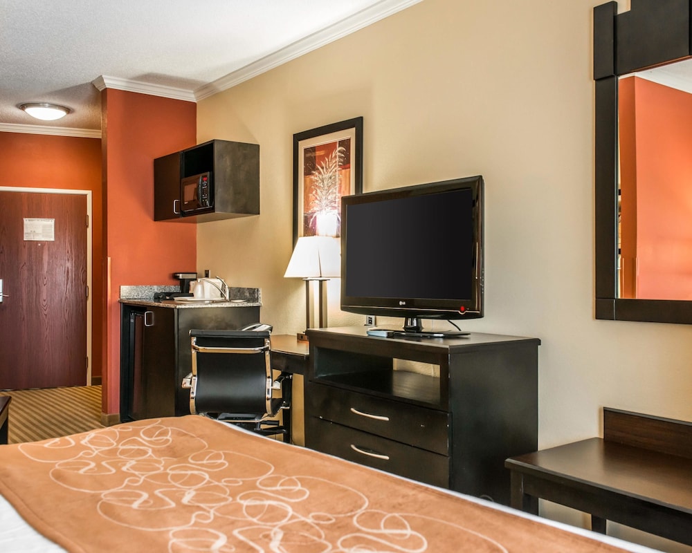 Comfort Suites Panama City Near Tyndall AFB 17/43