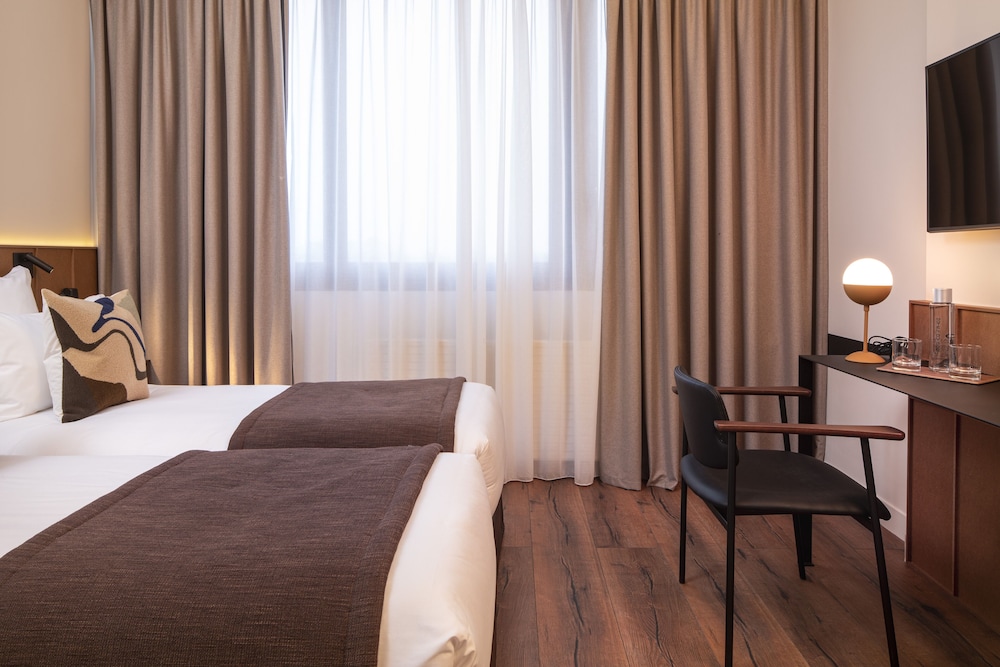 غرفة بسرير كينج، Hotel du Port 4/5