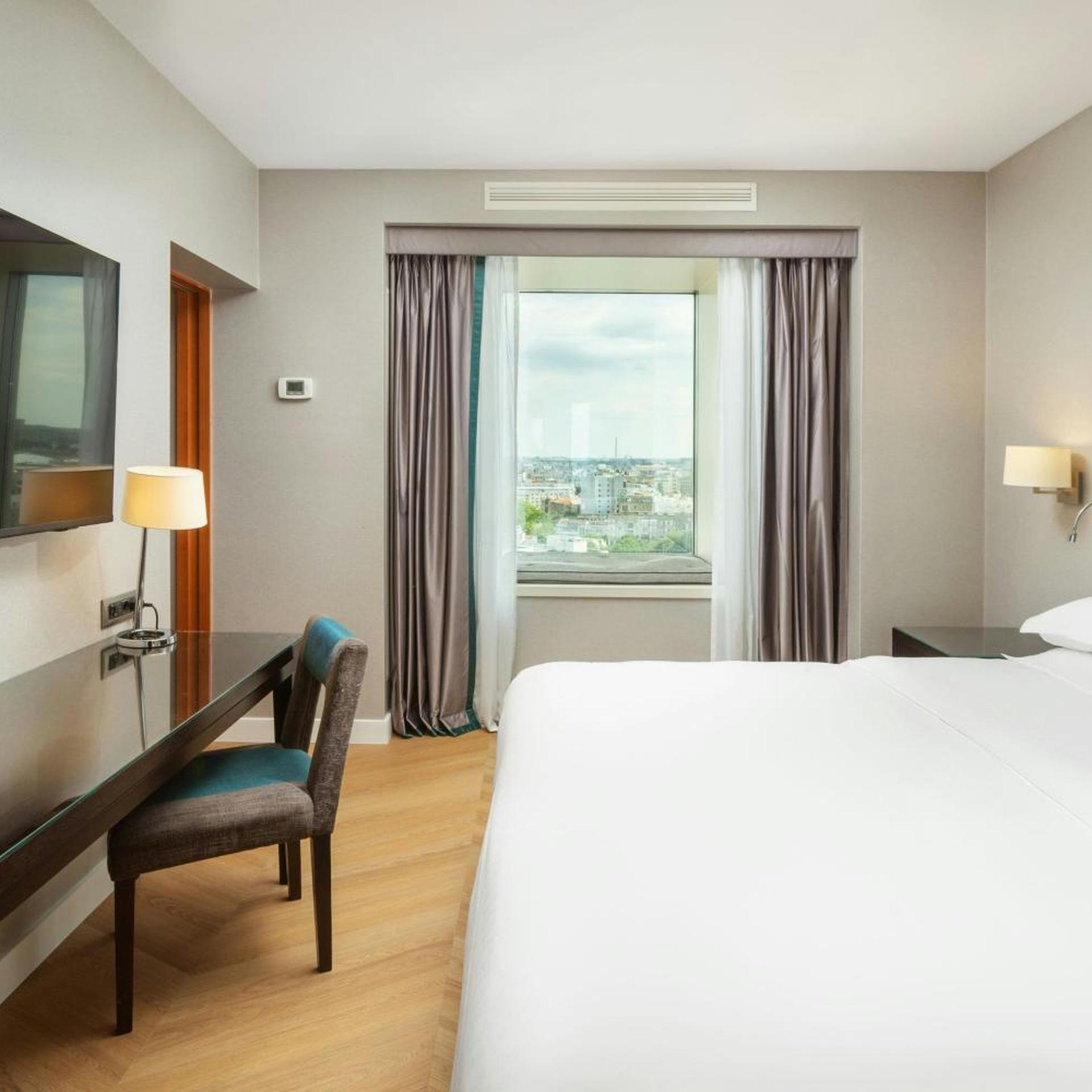 1 Bedroom, Junior Suite, Deluxe, King Bed, Executive Level