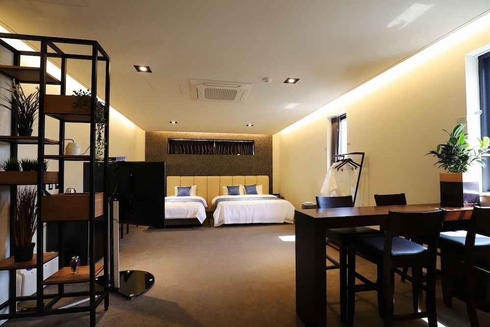 Hotel Bentley 44/57