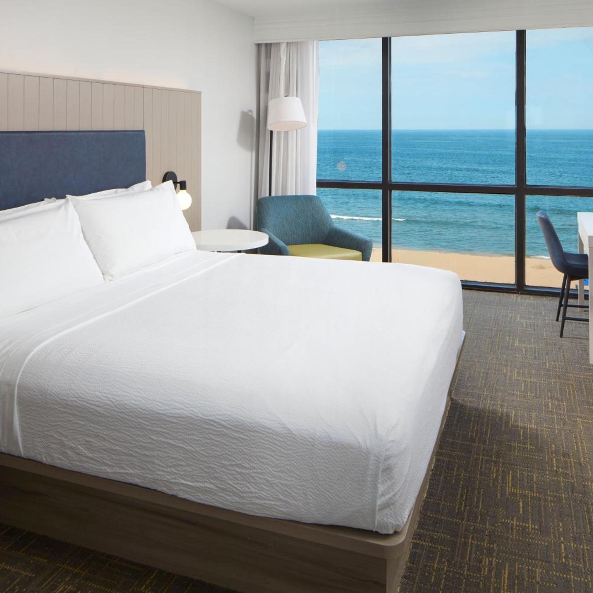Suite, King Bed, Ocean Front, Sofa, Balcony, High Floor