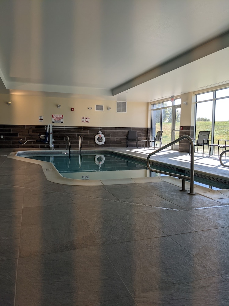 Fairfield Inn & Suites by Marriott Lincoln Crete 25/50