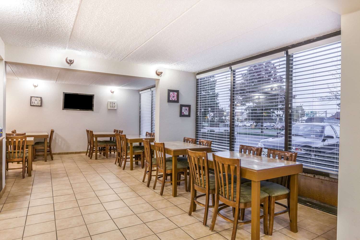 Days Inn by Wyndham Syracuse 7/10