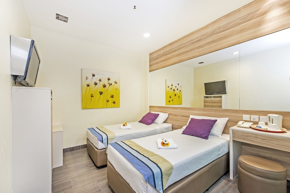 Hotel 81 Dickson 8/20