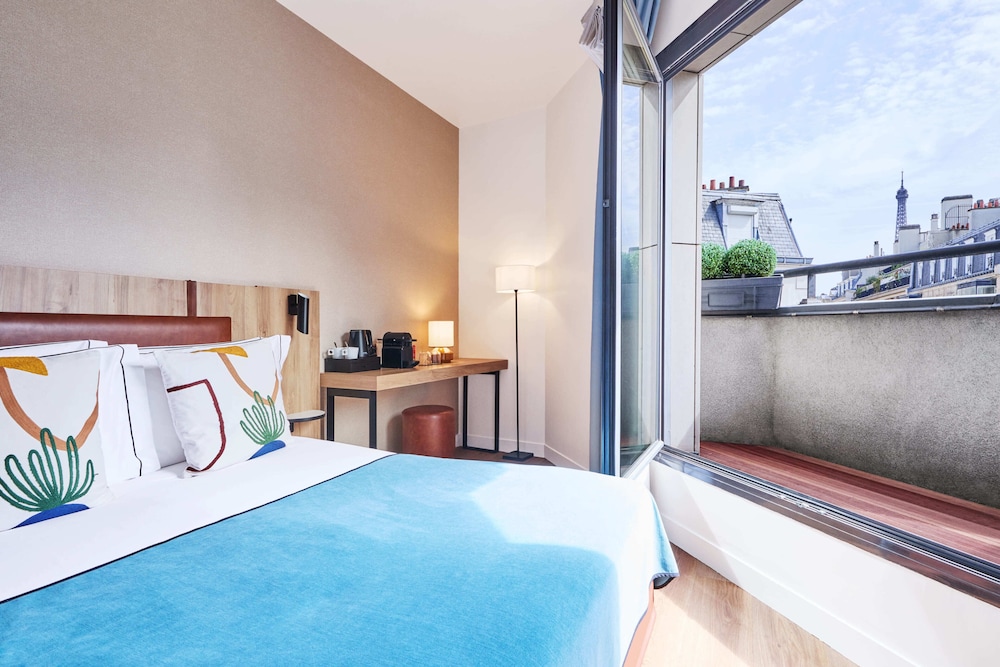 Superior, Double Bed, Eiffel View, Balcony