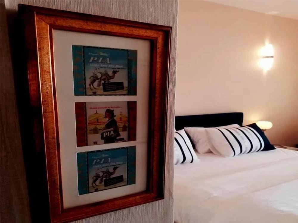 Airport Hotel 17/59