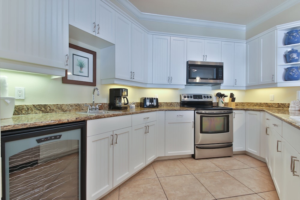 Tortuga Inn Beach Resort 56/76