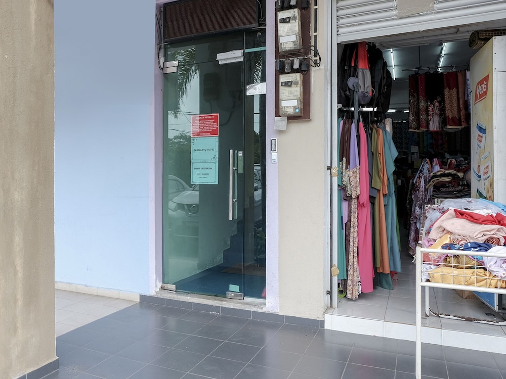 OYO 90180 Gemilang Hotel Kerteh 29/29