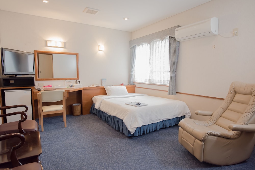 Crown Hotel Okinawa 23/75