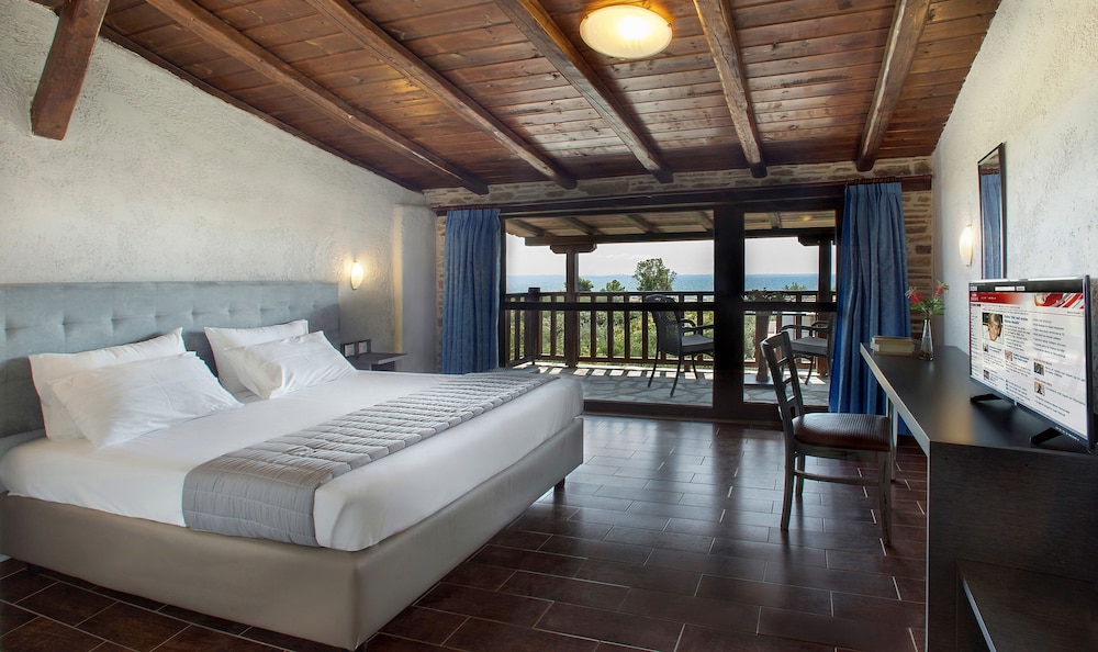 CORAL BLUE BEACH HOTEL 36/78