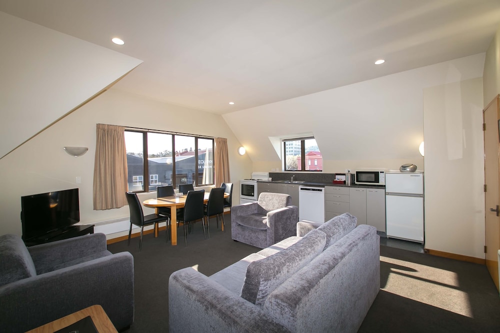 Allan Court Motel 33/66