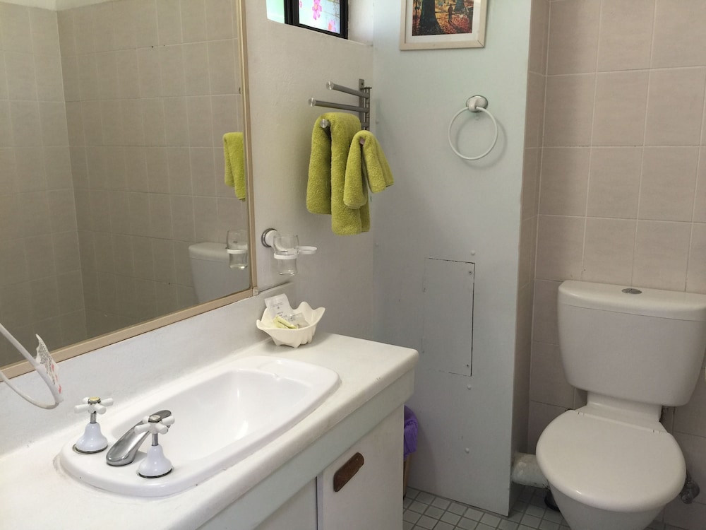 Holland Park Motel 33/33