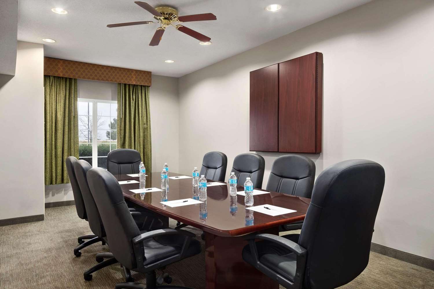 Country Inn and Suites By Radisson Manteno, IL 5/6