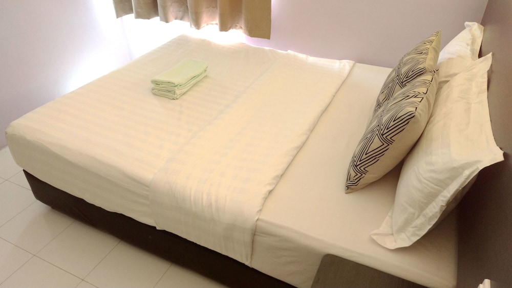 Apple 1 Hotel Gurney 27/61