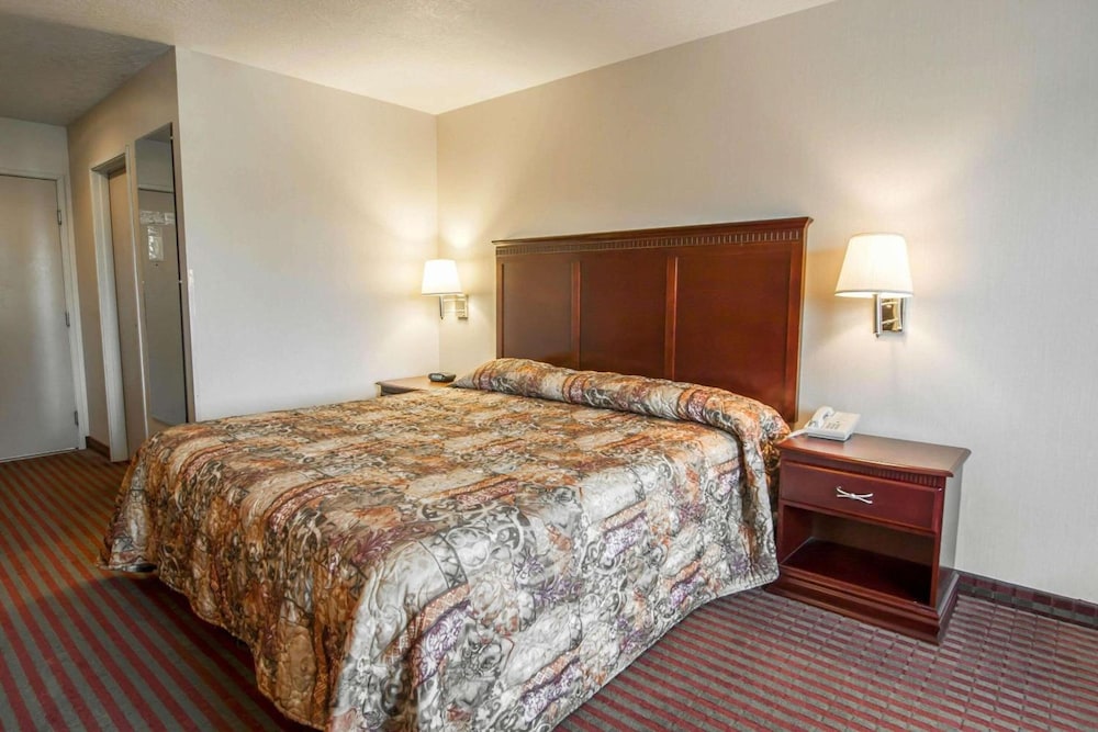 Bridgeway Inn & Suites Sublimity 16/41