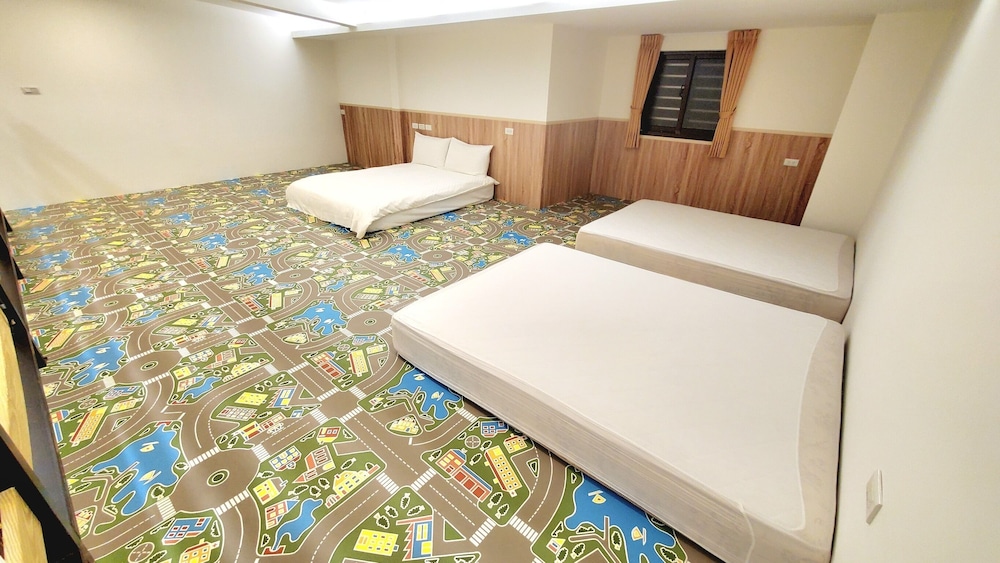 Mezzanine, 4 Double Beds