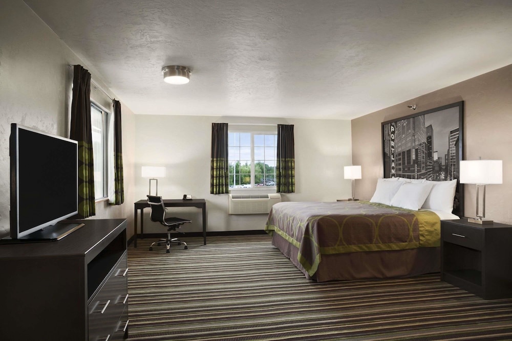 Super 8 by Wyndham Portland Airport 12/23