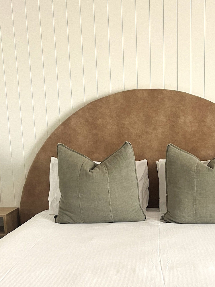 MERCURE CHARLESTOWN 28/50