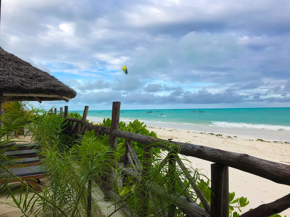 Jambiani White Sands Beach Bungalows 11/68