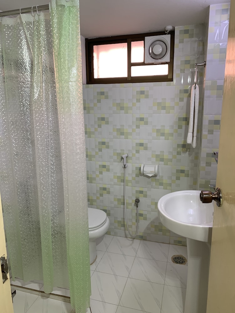 Hotel Grand Circle Inn 56/60