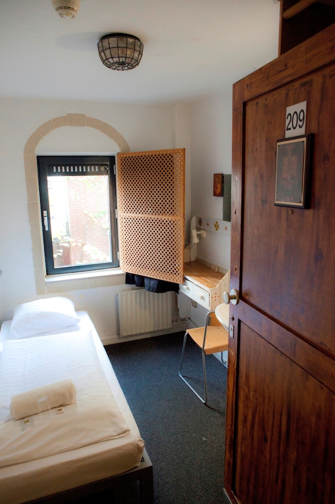 St Christophers Inn At The Winston 12/50