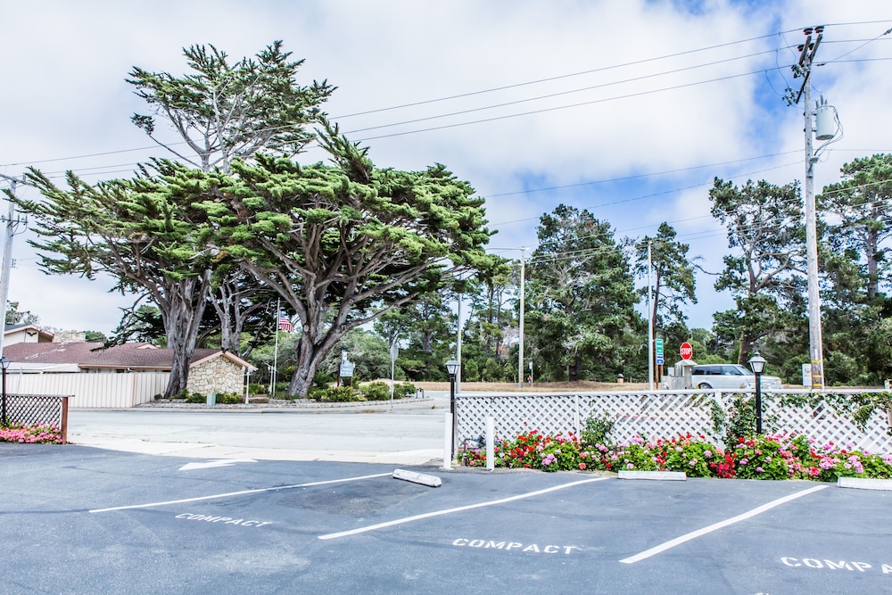 Pelican Inn Monterey Ca 60/69