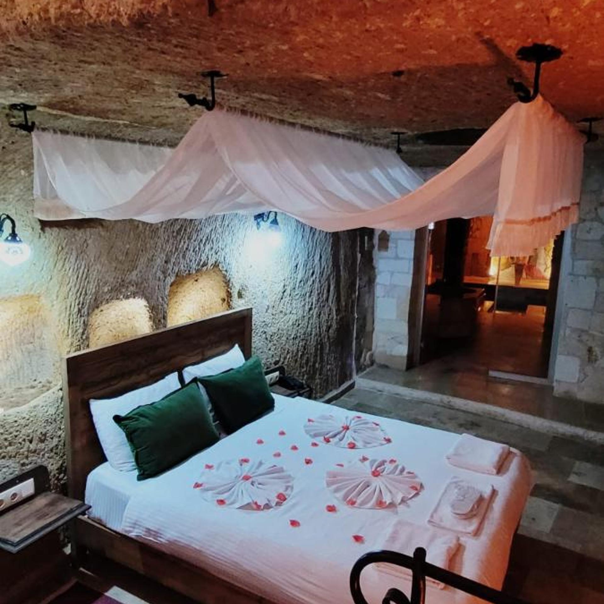 Vanessa Cave House 17/49