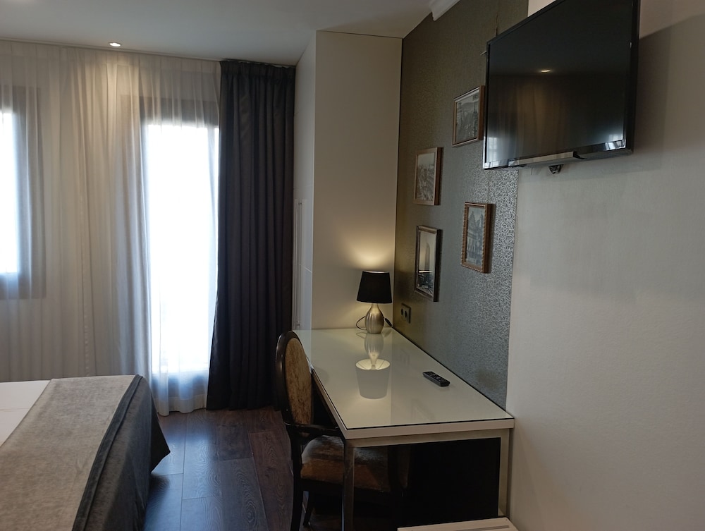 Hotel Moderno BCN 51/70