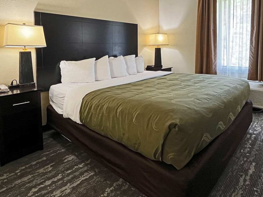 Quality Inn Traverse City 36/63