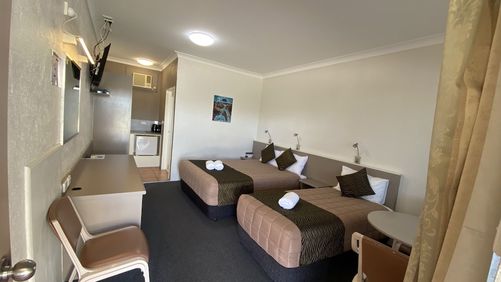 Sapphire City Motor Inn Inverell 23/34