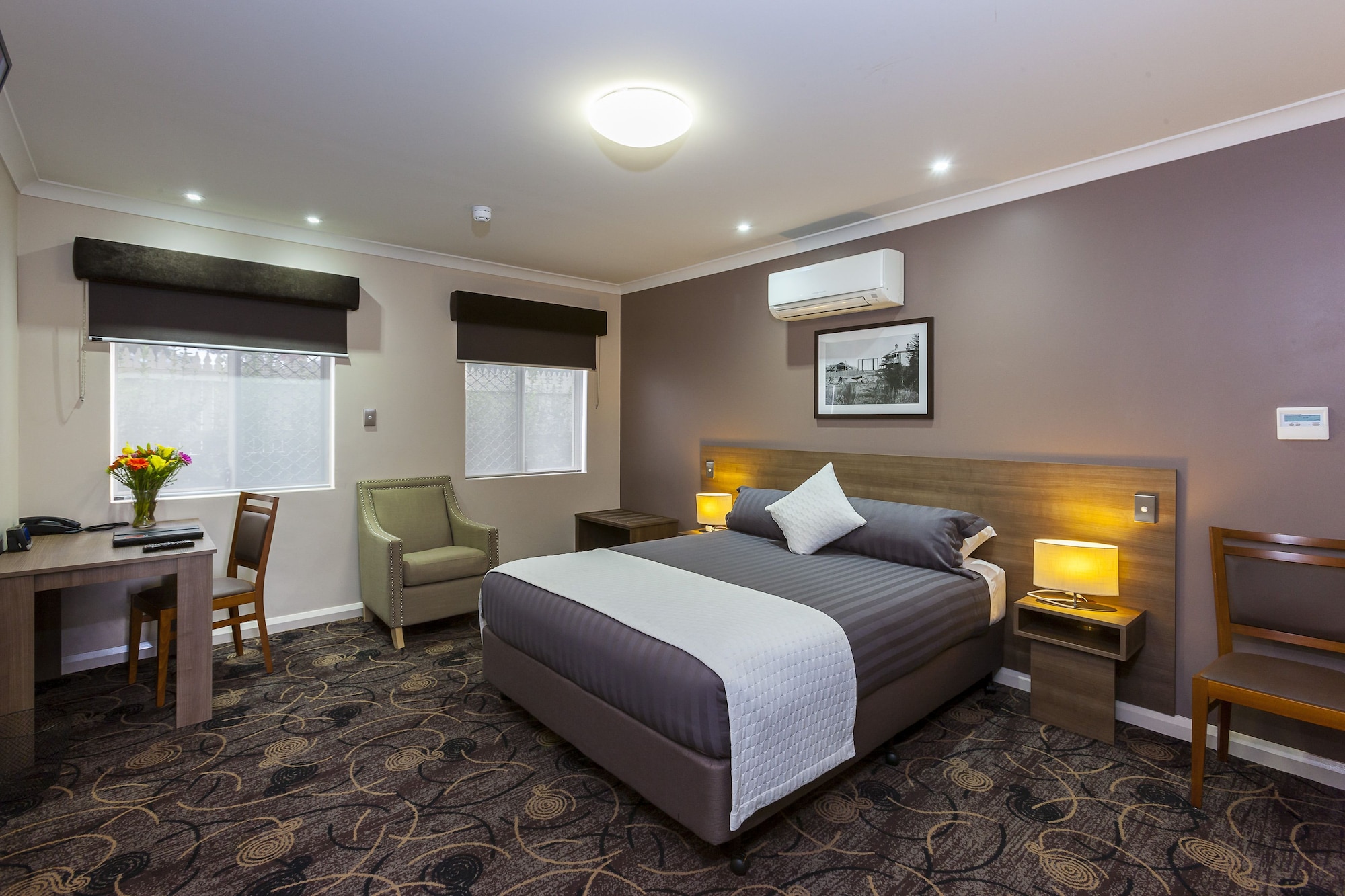 DELUXE, QUEEN BED