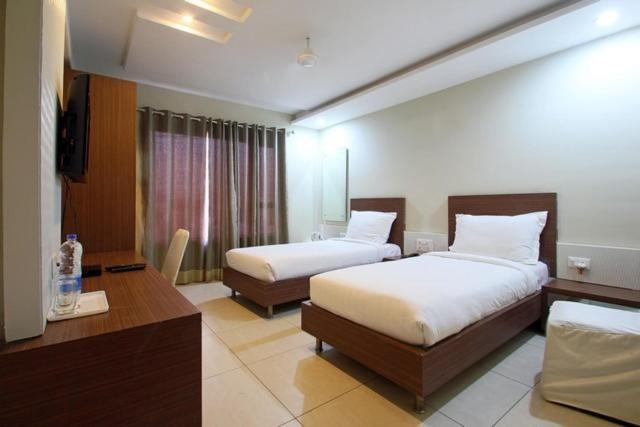 Hotel Sheela Shree Plaza 9/23