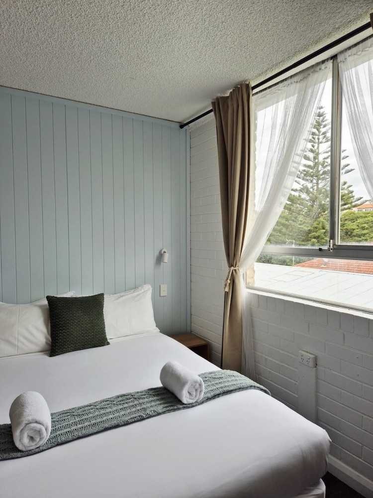 Little Coogee Hotel 20/65