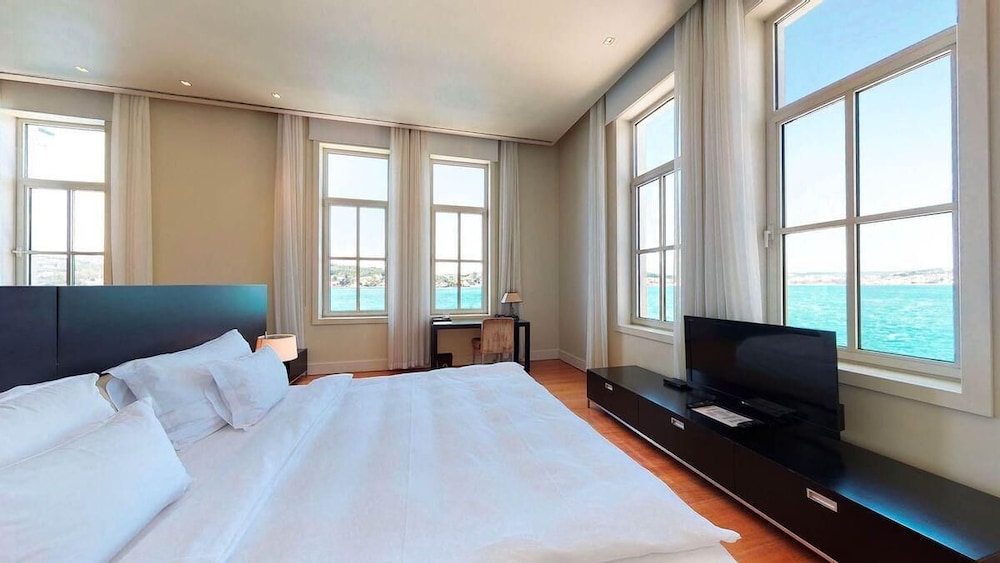 Ajia Hotel 7/50