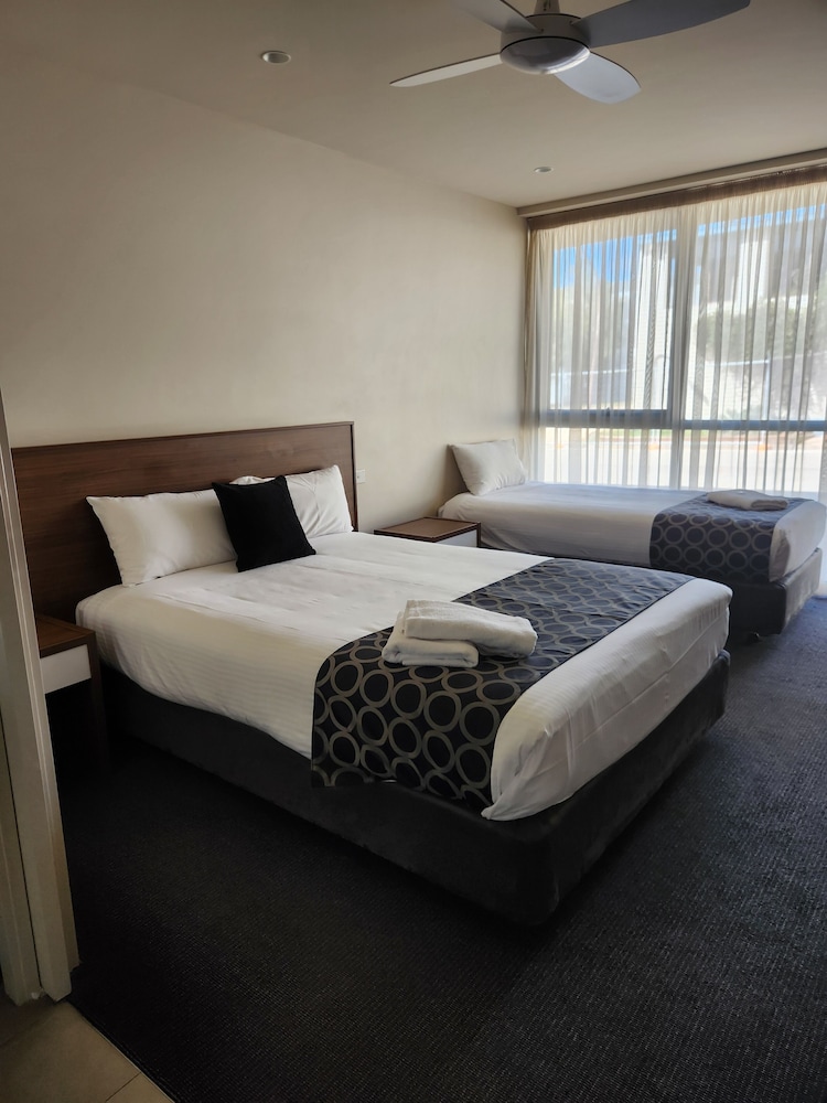 1 Bedroom, Superior, 1 Queen and 1 Single Bed