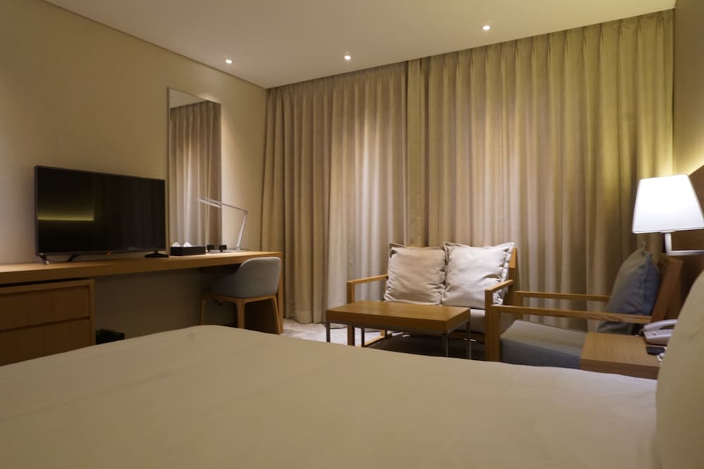 Astar Hotel 12/69