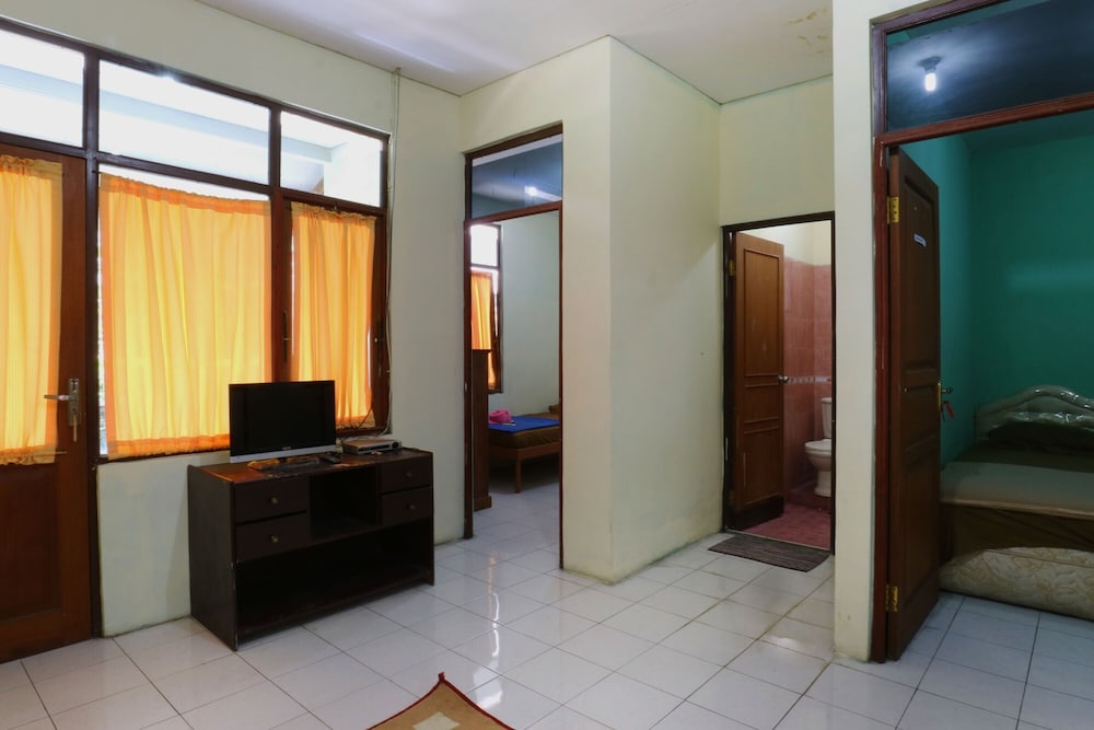 Hotel Arjuna 6/66